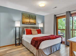 Wildwood Wonder 2 Bedroom Condo by Redawning