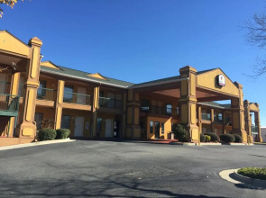 Peach State Inn & Suites