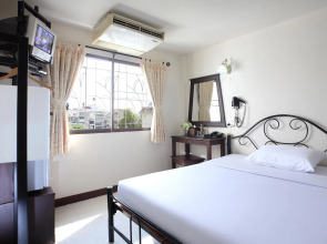 Rambuttri Village Inn & Plaza