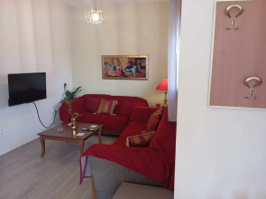 Casa Terra is Near Hillside Area Airport Beach