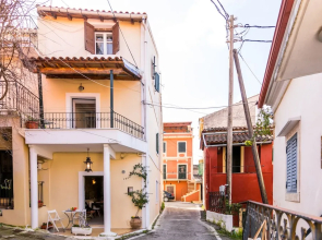 Nina's Traditional House by Estia