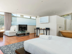 1st Cres Street 14