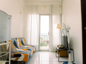 Homey And Cozy 1Br At Sky View Apartment