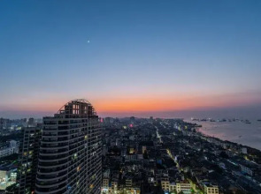 Huatian·Hai Mansion Seaview Holiday Homestay (Beihai Old Street Underwater World Branch)