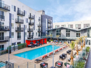 SuitesRUs Apart Hotel near Dodgers Stadium