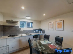 Eclipse Suite for 3 - Parking, Kitchen