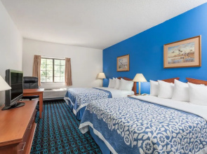 Days Inn & Suites Cambridge