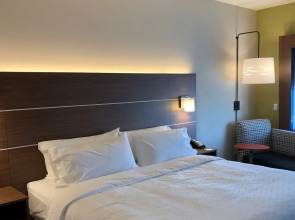 Holiday Inn Express Hotel & Suites Springfield