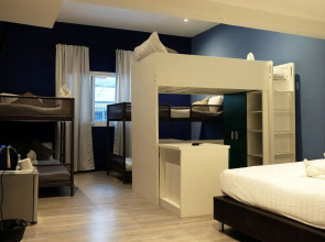 Sleep With Me Bangkok - BTS Phra Khanong