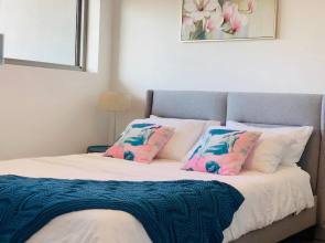 Beautiful Home close to Shopping Mall and Train Hornsby