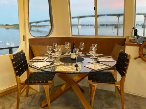 Swamp Fox luxury 2BR Dutch Barge