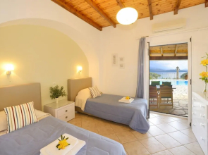Leonora s House in St Stefanos Bay