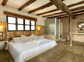 Johnny's Place Hotel
