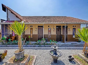 Spot On 91425 Mekargalih Homestay Syariah