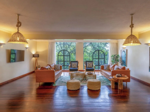 Riverside Tropical oasis 4bedroom