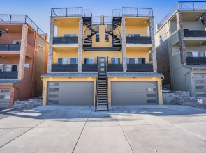 Downtown Skyline Rooftop Patio Modern Townhome