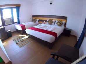 OYO 141 Hotel Lake Palace