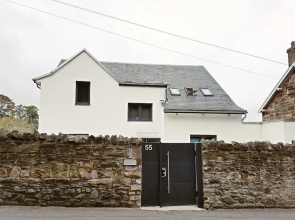 Deluxe 4 bedrooms Cramond Seaview House