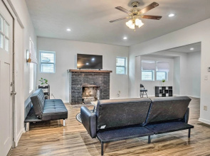 Charming Indianapolis Home ~ 4 Mi to Dtwn!