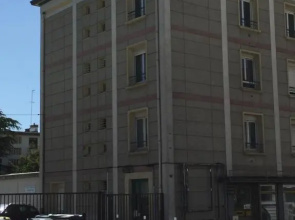 Charmant T2 face à la gare avec parking