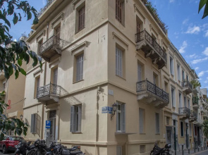 Magnificent neoclassical apt in Syntagma-Plaka by GHH