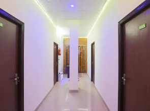 Blue Diamond Inn by OYO Rooms