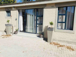 Contemporary 2 bed in Suburbs - 2080