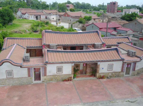 Longmen Inn Bed and Breakfast