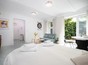 City Hideaway with Terrace