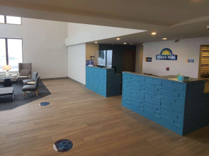 Days Inn by Wyndham Johnson Creek