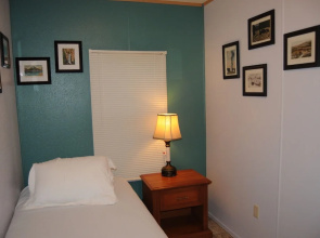 Yellowstone Motel - Adults Only