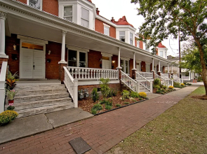 Elegant Brick 2 BR in downtown Savannah