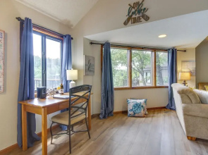 Lakefront Osage Beach Home w/ Community Pool!