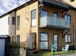 Modern Apartment in Deganwy With Parking