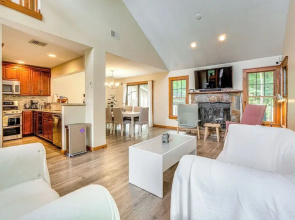 Tannersville Resort Home w/ Deck & Gas Grill!