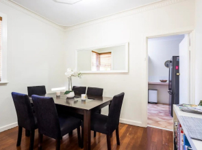 Comfortable 2 Bedroom Home in Trendy Victoria Park