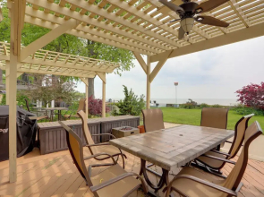 Waterfront Luna Pier Home 14 Mi to Downtown Toledo