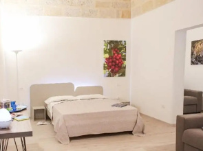 Ailanthus Holiday Suites