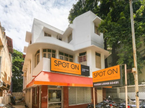Spot On 60491 Harini Lodge
