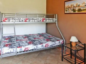 Single Storey Holiday Home With Swimming Pool