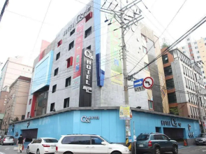 Hotel C&