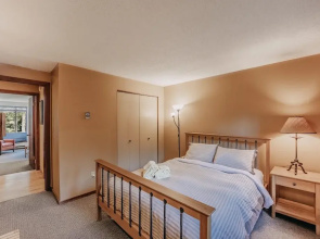 Snowater Condo 41 - A Spacious Condo With Private Sauna Wifi and a Soaker tub