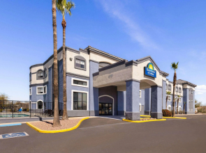 Days Inn & Suites By Wyndham Tucson/Marana