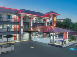 Super 8 by Wyndham Austin University/Downtown Area