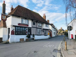 Beautiful 3-bed House in Ash Near to Deal Kent