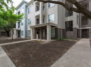 1BR2BR Downtown Austin byWanderjaunt