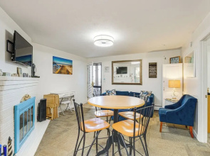 Walk to Ocean & Pier: Prime OOB Condo!