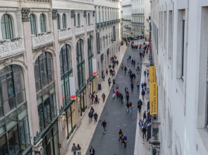 JOIVY Chiado Self Check-In 2-BR Flat w/Parking