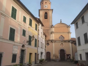 Between the 5 Terre and the Val di Vara, a Small House in the Village