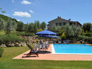 Independent Villa Composed of 6 Apartaments With Common Area Pool-podere Della Madonna